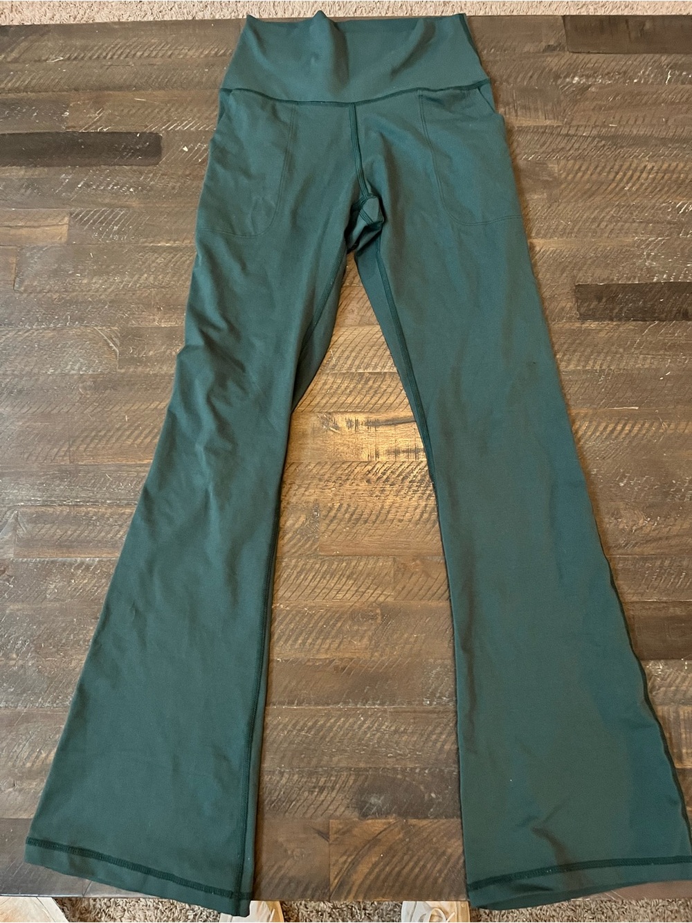 OFFLINE by Aerie The Hugger High-Rise Bootcut Leggings with Pockets - Green - M
